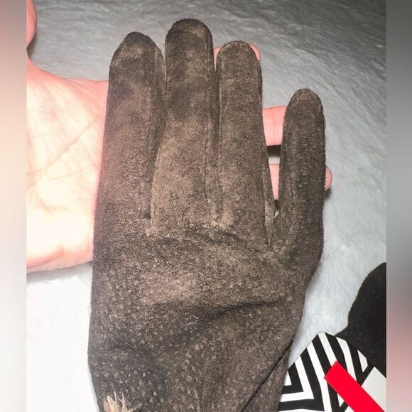 New Isotoner Casual Microluxe Lining
Gloves, Large/ Run XSmall - Picture 6 of 12